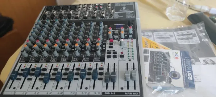 Mesa de Som Behringer XENYX X1622USB - 16 Canais - USB - Efeitos