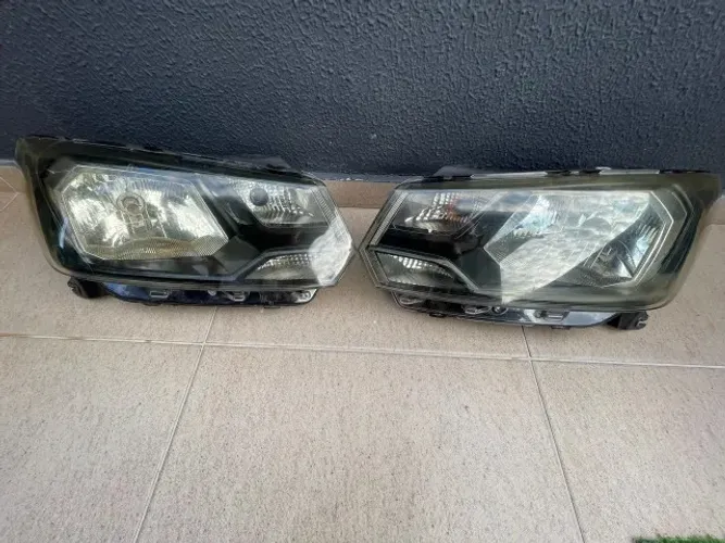 Par de faróis Voyage, Gol G8