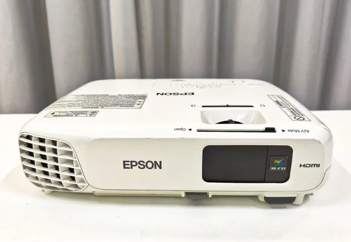 Projetor Epson X24+ 3.500 lúmens SEMINOVO BRILHO FORTE DE ALTO IMPACTO PROFISSIONAL 
