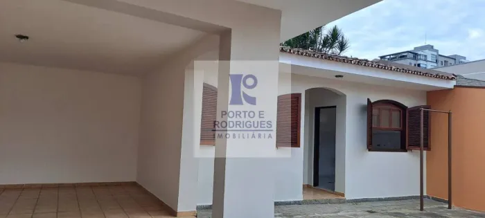 Ponto Comercial Estratégico Sobrado de Esquina Pronta para o Seu Negócio! No bairro Nova C
