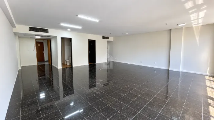 Livia Machado Imóveis Aluga Sala Comercial de 70m² para Locação no Centro de Vitória com V