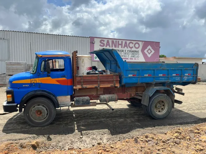 Caminhão caçamba toco 1111 ano 69