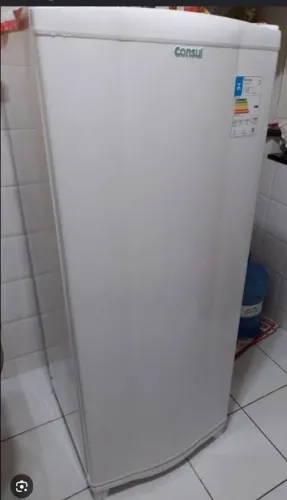 Geladeira Consul voltagem 220 Frost Free funcionando perfeitamente.