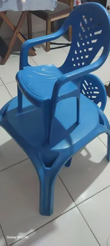 Mesa infantil com 2 cadeiras