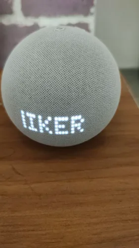 Amazon Echo Dot 5ª Geração com Relógio (na cor branca / Glacier White)