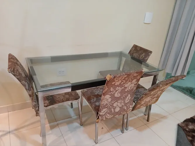 Mesa de jantar de vidro