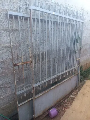 Portão antigo para reforma ou reuso em geral