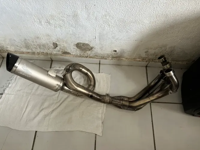 Escape e curva JESKAP TRACER900/ MT09. 