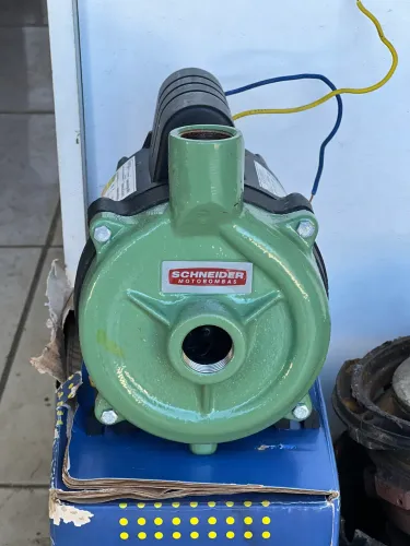 Bomba d?água Schneider nova 1/2 HP