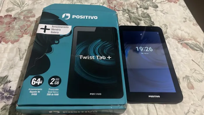 Vendo tablet positivo 64GB 2G de Ram acompanha caixa e carregador