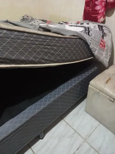 Vendo Cana com Colchão Box Queen Mola valor R$400,00
