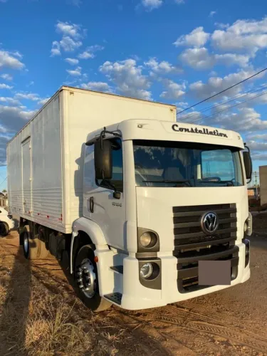 Volkswagen Constellation 17-190 com Baú - Excelente Oportunidade