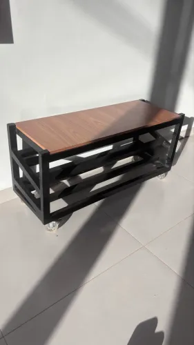 Vende sapateira estilo industrial