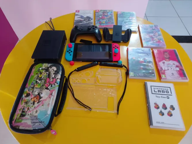 Vende-se um NINTENDO SWITCH COMPLETO com 07 JOGOS SEME NOVO COM 4 CONTROLE ESTADO DE NOVO