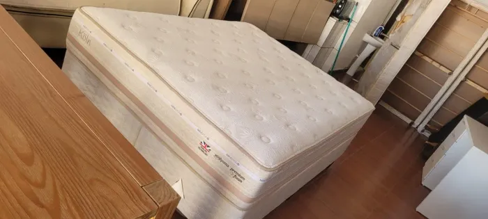 Cama box Queen size colchão herval molas ensacadas