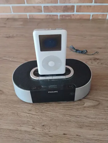 Ipod 4 gen + suporte Philips de som