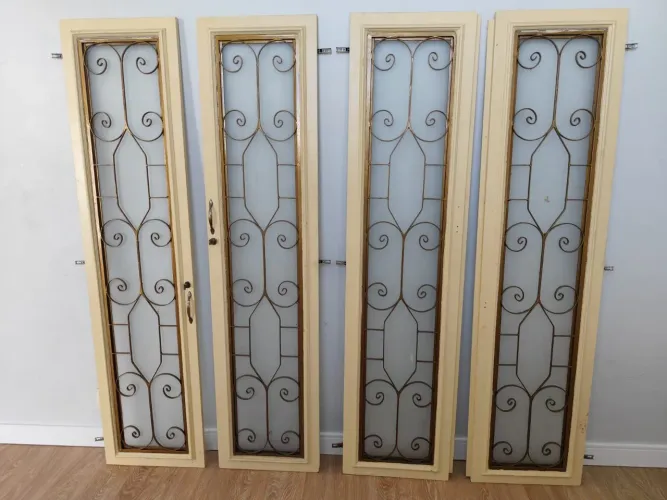 Portas madeira, vidro e metal