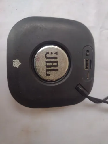 caixa de som jbl pequena
