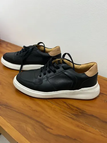 Tênis Reise couro 39 (serve 40)