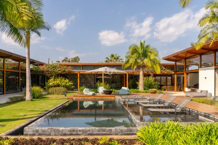Casa à venda no Condomínio Altos de Itu, com 3.300m² de área total.