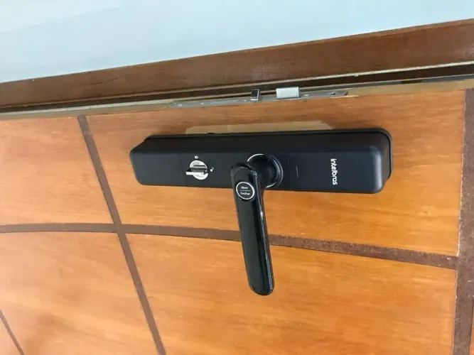 Fechadura eletrônica instalação Intelbras 