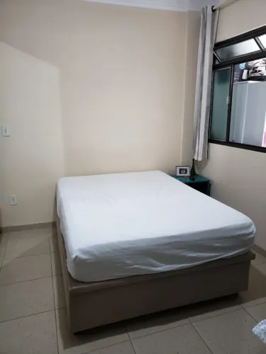 Cama box casal (baú) + colchão Emma. R$2.000,00.