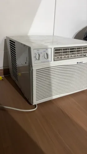 Ar condicionado Gree 12.000 BTUS de janela branco