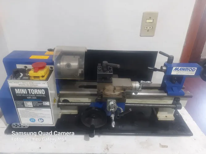 Mini torno de bancada modelo MR 300