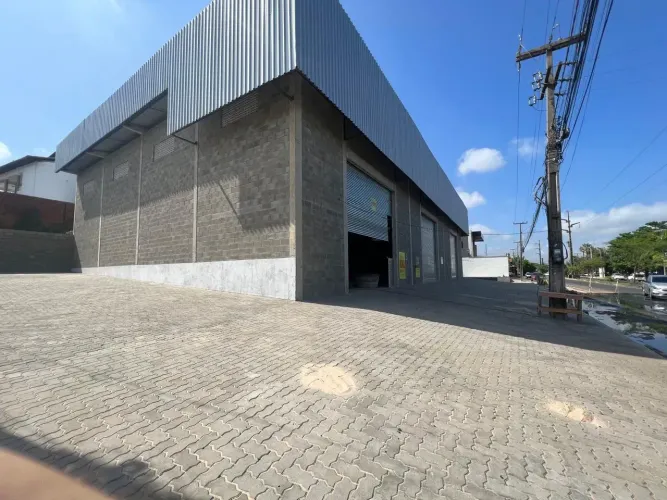 Galpão comercial para alugar no Bairro São Pedro em avenida, 750 m², doca, pátio . Excelen