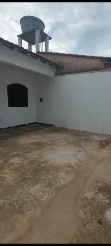 Aluga-se Casa na qnp 22 Sozinha no lote. 