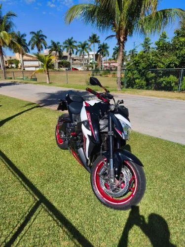 GSX S 1000 Suzuki. Moto extra. Sem detalhes 