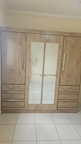 GUARDA-ROUPA 6 PORTAS