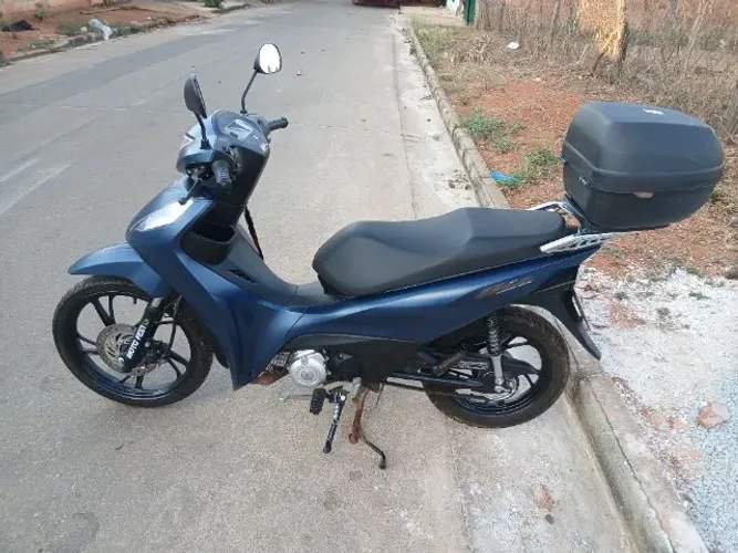 Blz único dono, moto morto nova! Ainda tem 2 anos de garantia!!