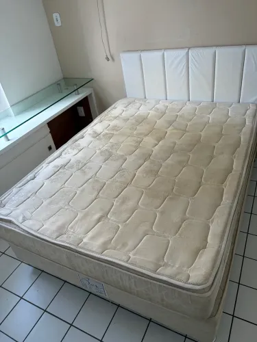 Cama de casal com base