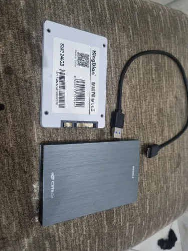 Vende-se 240 gb com case