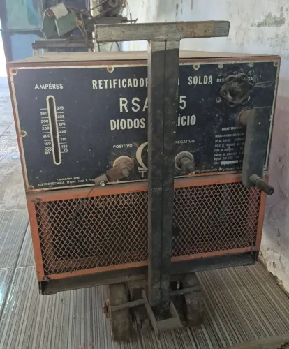 Máquina de Solda Elétrica TITAN 375 amperes RSA375 (usado)