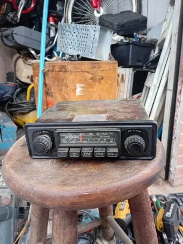 Rádio de carro antiguidade (1970~1980) funcionando