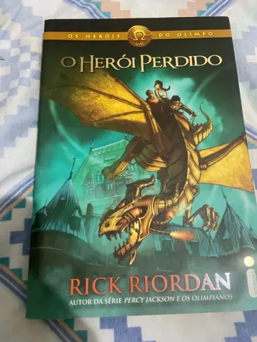 O herói perdido e sombra da serpente 