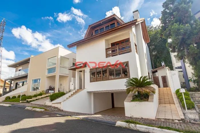 Casa com 3 quartos e 4 vagas para aluguel no Orleans