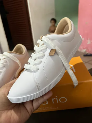 Tênis usado apenas uma vez motivo da venda ficou apertado