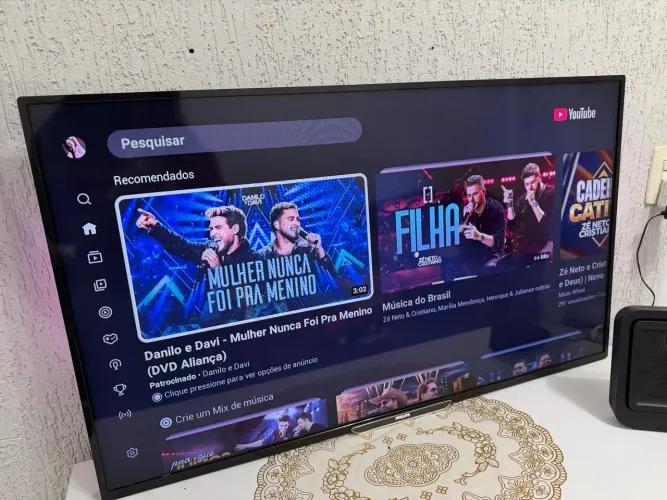 TV Philips 40 Polegadas Full HD com Ambilight (Luzes Traseiras)