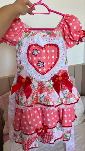 Vestido de quadrinha infantil