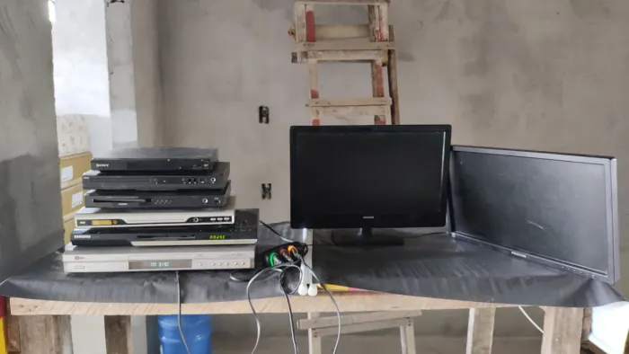 Lote de aparelho de dvd play com defeito.
