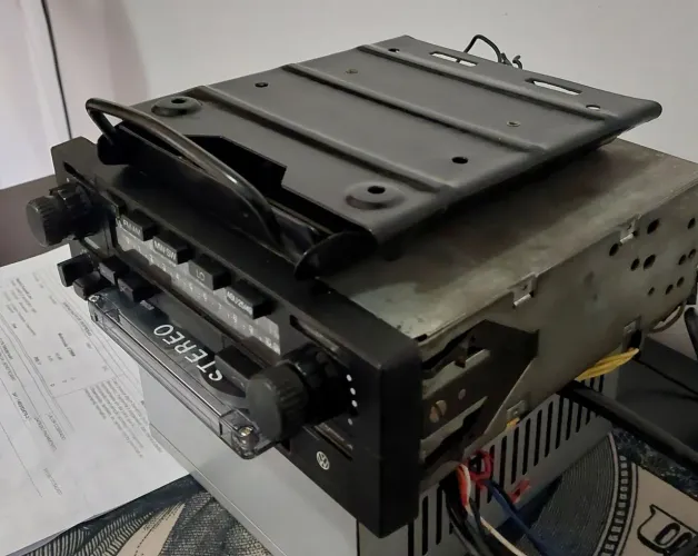 Rádio toca fitas bosch losangeles VI 50w funciona tudo. 
