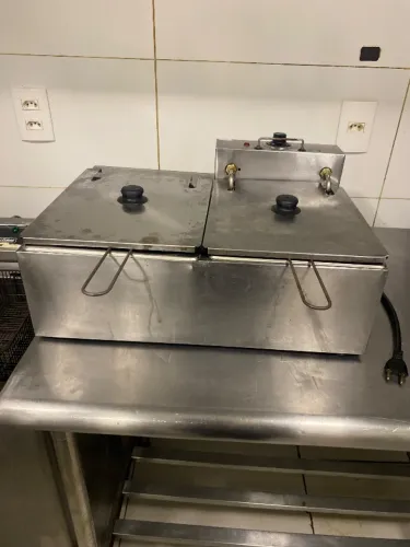 Fritadeira Elétrica Zona Fria de Óleo 15 Litros Metalcubas