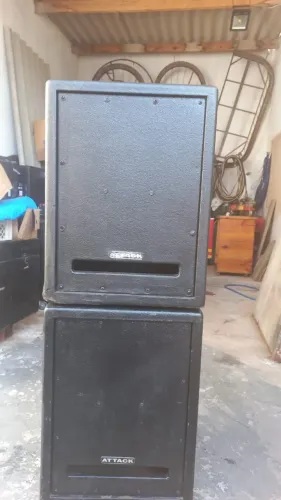 Par de sub ativo Attack 12 pol 300 watts c/ bag