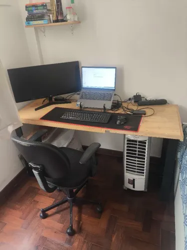 Mesa e cadeira escritório
