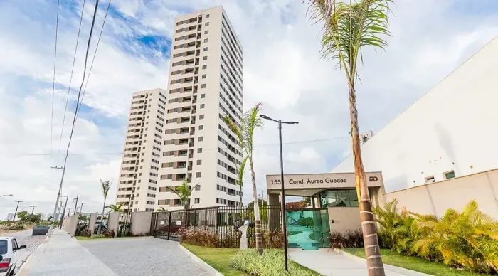 Vende-se Aurea Guedes 2/4 com elevador, varanda e garagem coberta