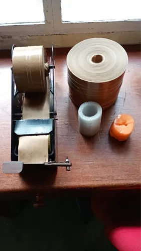 Máquina de fita gomada