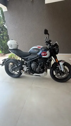 Triumph Trident 660 Triple Tribute 2025